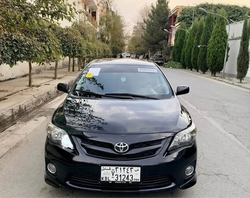 تویوتا کرولا ۲۰۱۱ سیاه S کلاس با سان روف (1)