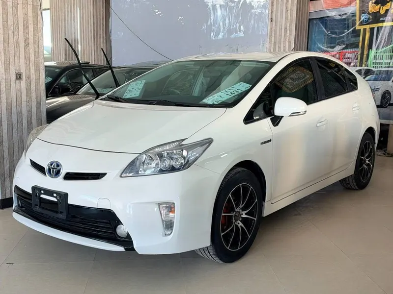 Toyota Prius Hybrid 2015 White - Newly Imported, No Accident (3)