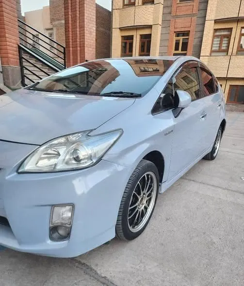 Toyota Prius 2010 Hybrid, Pastel Green, Sporty Wheels (4)
