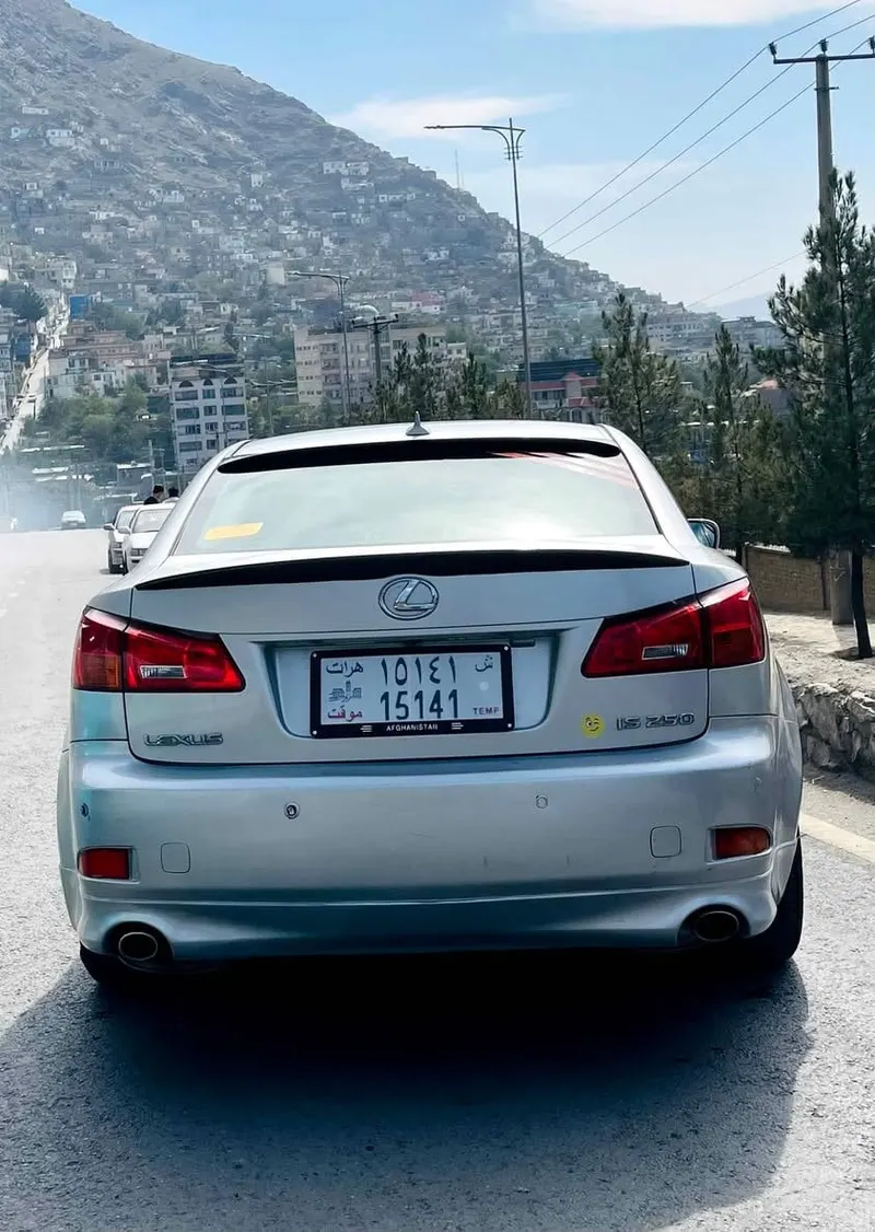 لیکسس IS 250 2007، سپین (2)