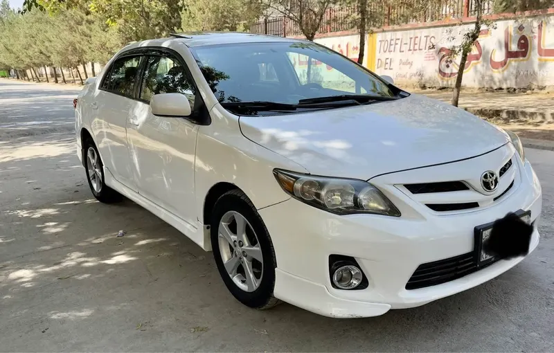 Toyota Corolla 2011 Full Option, Sunroof, Clean Documents (2)