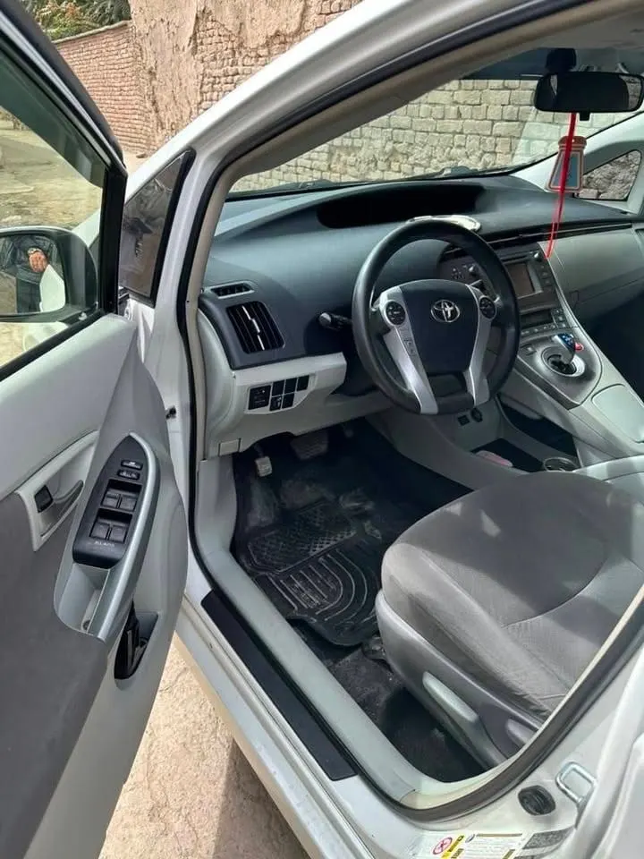 Toyota Prius 2015, White Pearl, American (3)