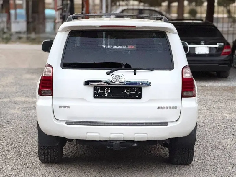 Toyota 4Runner 2006, White, No Accident, Clean Documents, Urgent Sale (2)