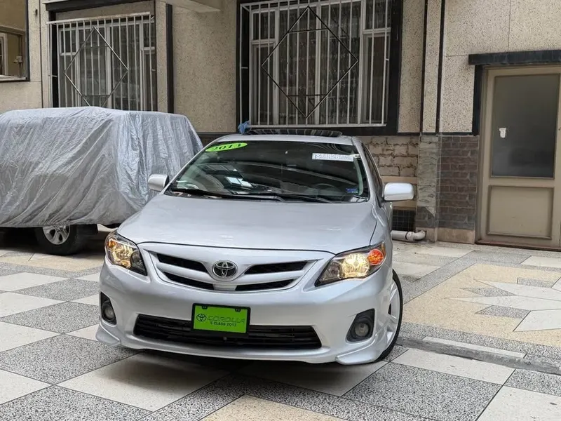 Toyota Corolla S 2013, Silver, Sunroof, Imported Used (1)