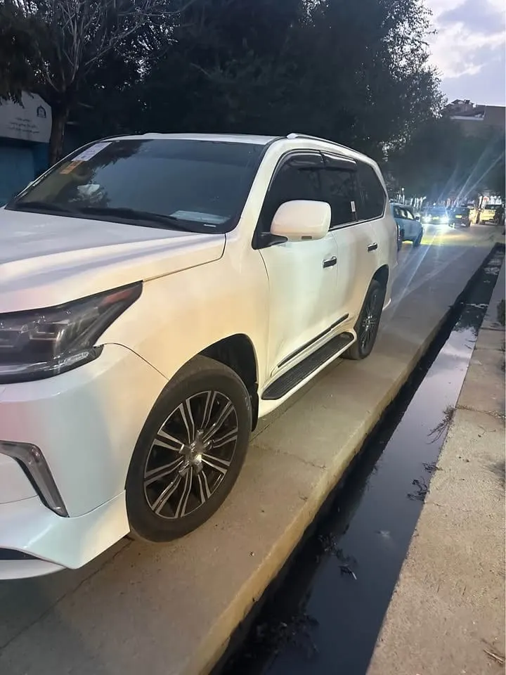Lexus LX 570 2009 American White, 8-Cylinder (3)