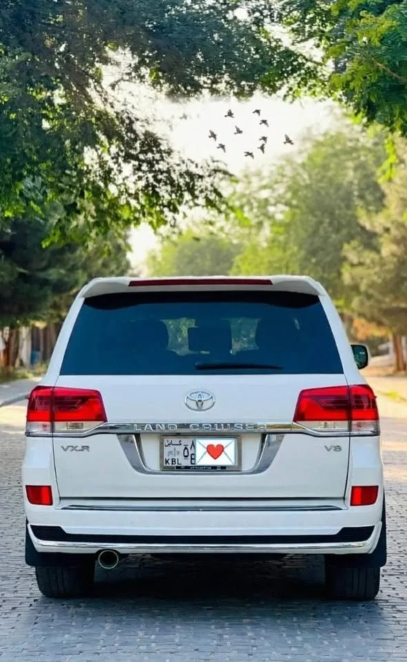 Toyota Land Cruiser Gulf 2010 VXR White (2)