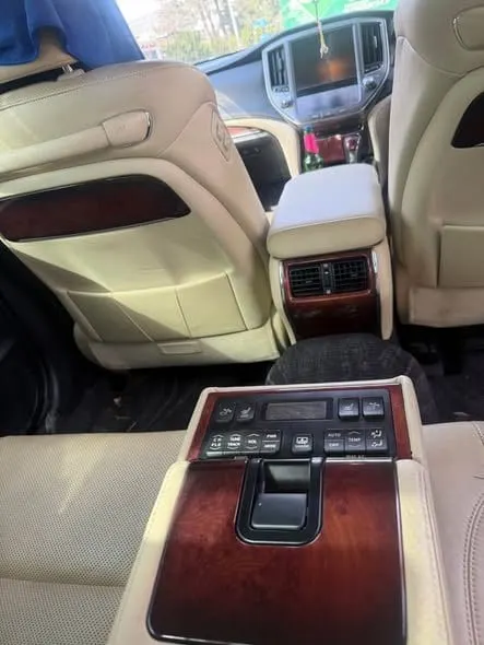 Toyota Crown Majesta, Full Option, 6-Cylinder, 38,000 km (5)