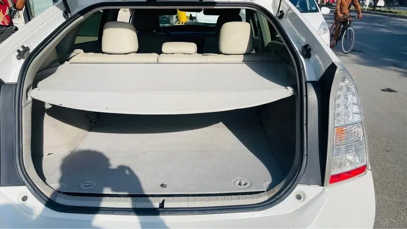 Toyota Prius 2011 American, White, Full Option (6)