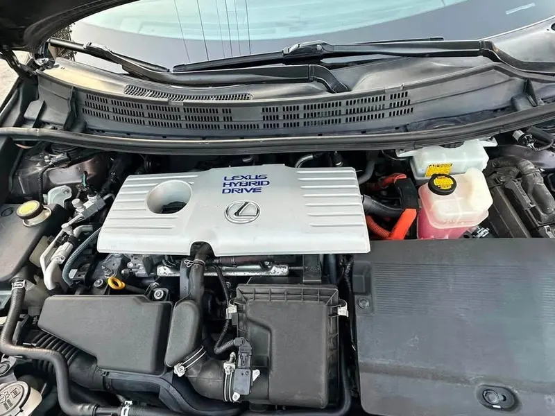 Lexus CT200h Hybrid 2012, American, No Accident (4)