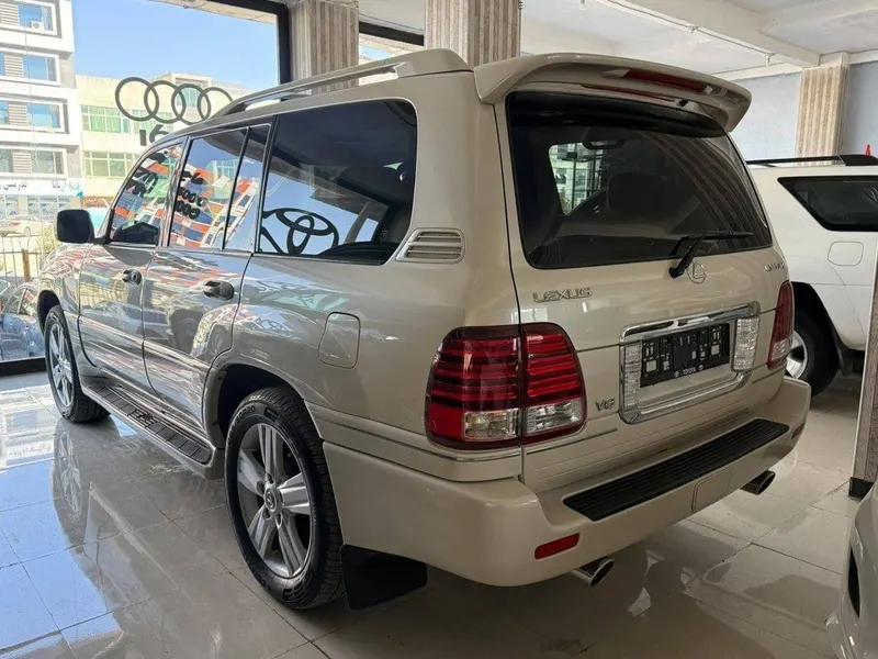 Lexus LX470 2005, 8 cylinder, plate 6-83000 (2)
