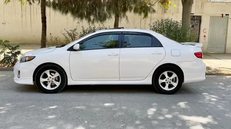 Toyota Corolla 2011 Full Option, Sunroof, Clean Documents (4)