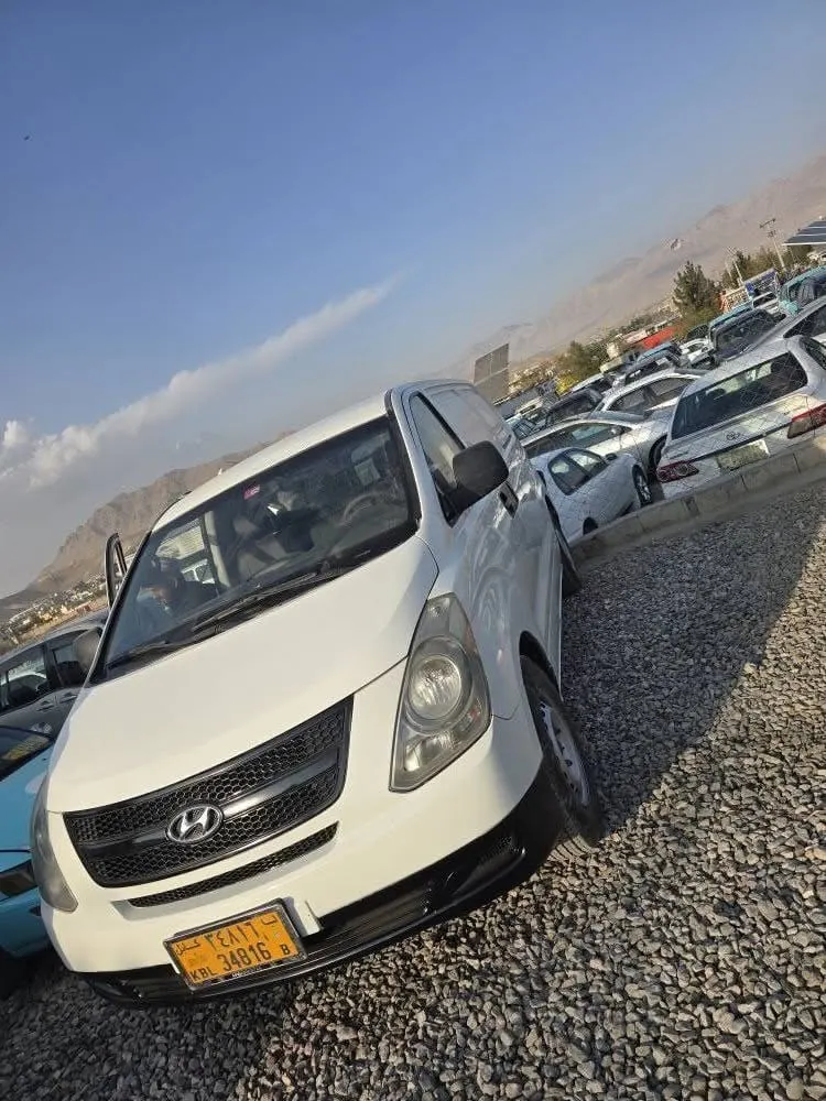 Hyundai H1 White Van 2013 (4)