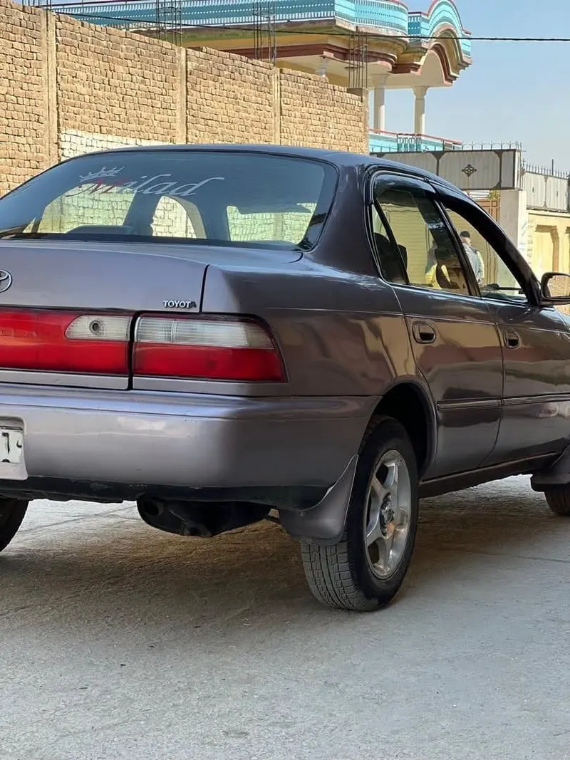 تويوتا کرولا 1995 کاناډایي، اتوماتيک، سند، 98 زره کيلومتره (5)