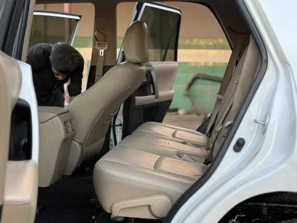 Toyota 4Runner 2012 - Sunroof, Leather Seats, No Accident (5)
