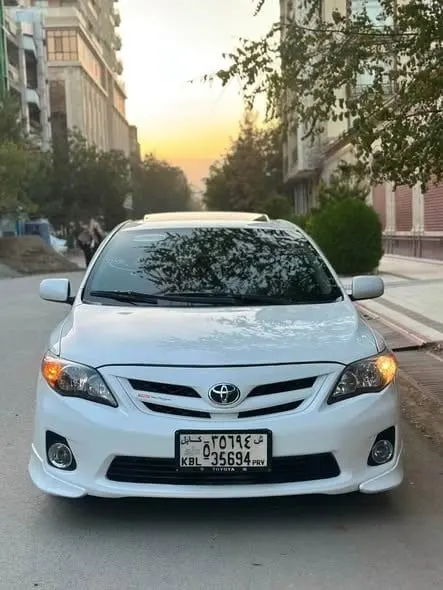 Toyota Corolla 2013 White Canadian S-Class (1)