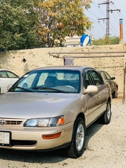 Toyota Corolla 1996 American, Gold (4)