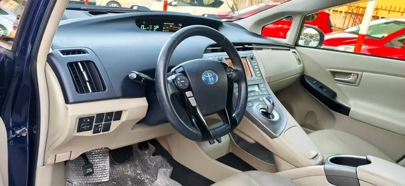 Toyota Prius G 2013 Hybrid (4)