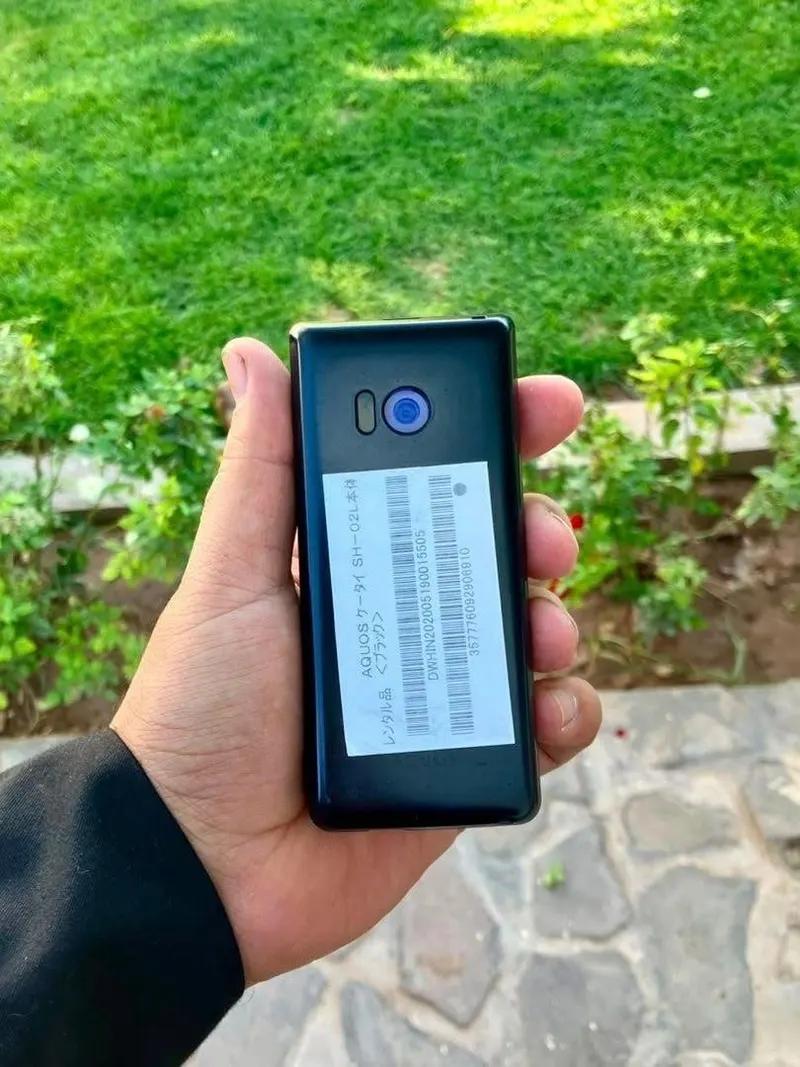 Japanese Sharp AQUOS SH-02L Flip Phone, 8GB Storage, 2GB RAM (1)