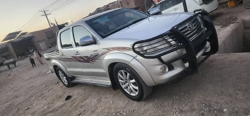 Toyota Hilux Double Cab 2009, petrol/gas, automatic (1)