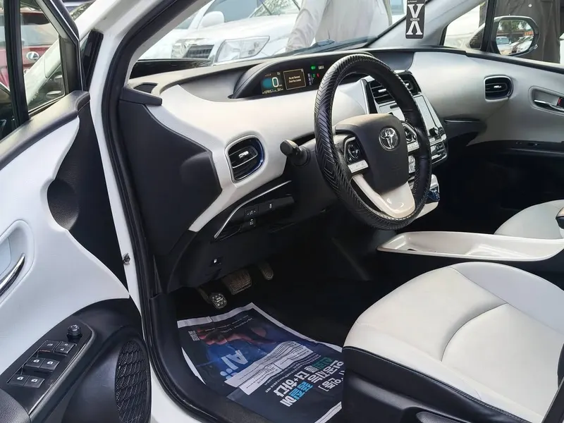 Toyota Prius Hybrid 2016, Pearl White, Newly Imported (3)