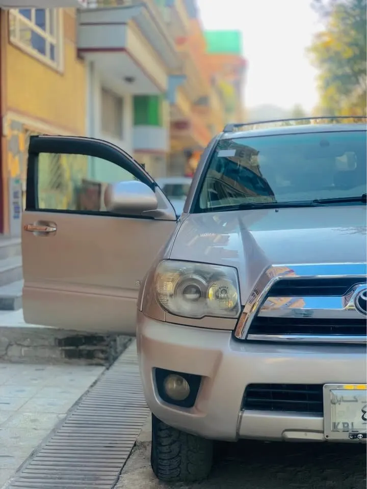 Toyota 4Runner 2004, 6-Cylinder, Petrol, Gold (4)