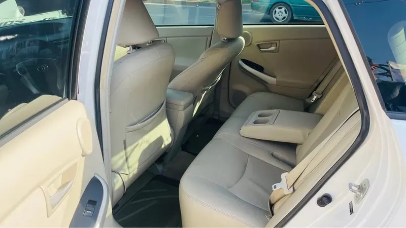 Toyota Prius 2011 American, White, Full Option (5)