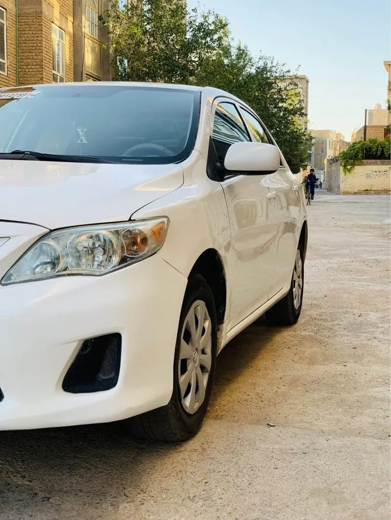 Toyota Corolla 2009 Canadian, White, 5000 USD (2)
