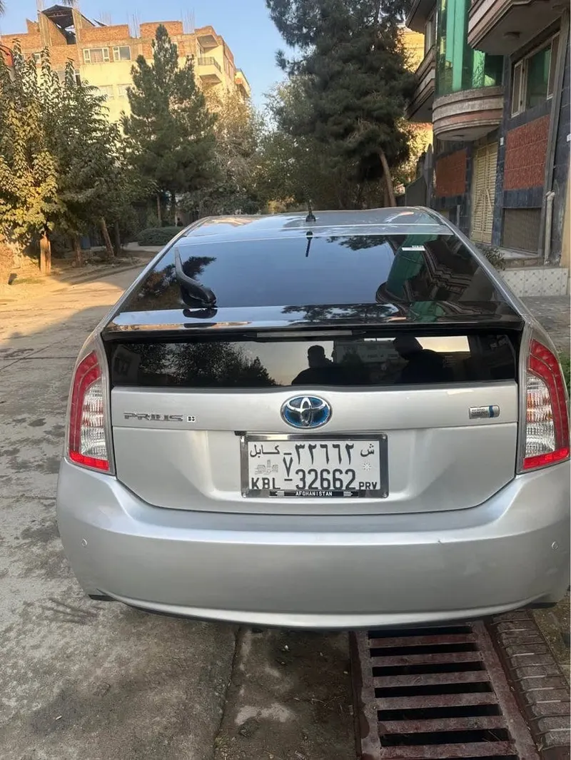 Toyota Prius 2012 Hybrid, Used in Afghanistan, Silver, 162000 km (2)
