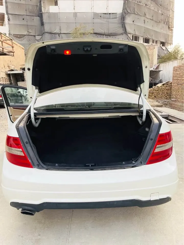 Mercedes-Benz C250 2012 Full Option, White, Sunroof (4)