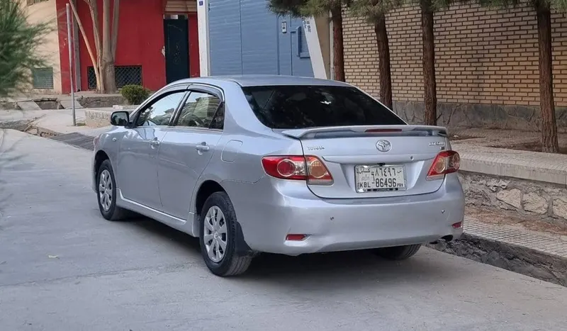 Toyota Corolla 2013 GCC Silver, 86,000 km, Clean Documents (3)
