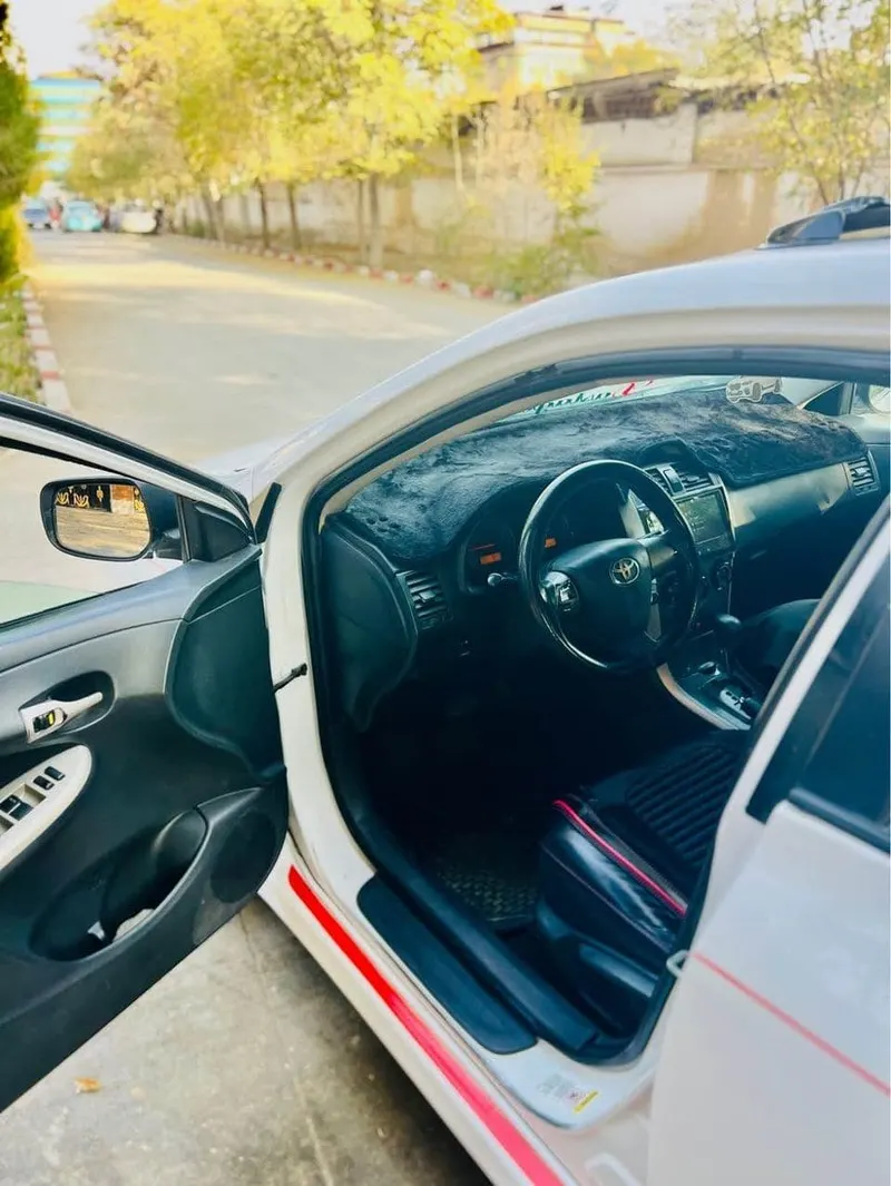 Toyota Corolla 2009 White, Canadian, Sunroof, Clean Documents (4)