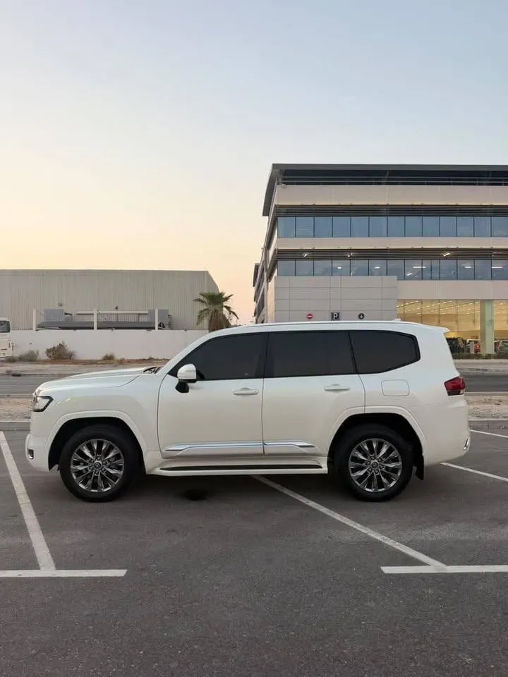 Toyota Land Cruiser GXR 2024, Petrol, Automatic (4)