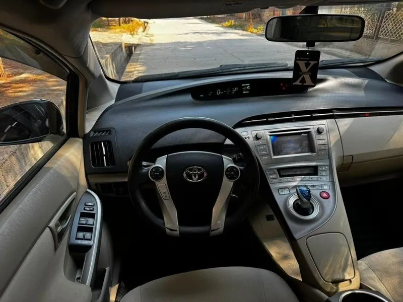 Toyota Prius 2012, Canadian Import, Low Mileage, 6900 USD (5)