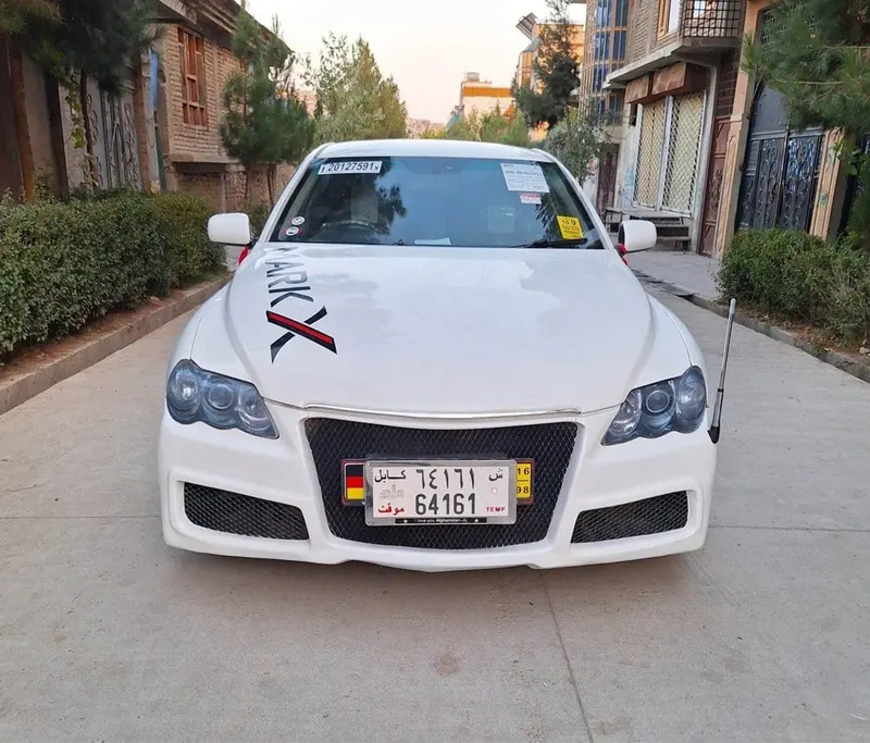 Toyota Mark X 2006 (2016 shape), 6-cylinder petrol, automatic, white (2)