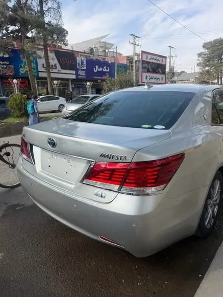 Toyota Crown Majesta, Full Option, 6-Cylinder, 38,000 km (3)