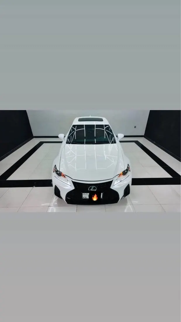 Lexus IS200t 2016 F Sport, Pearl White (1)