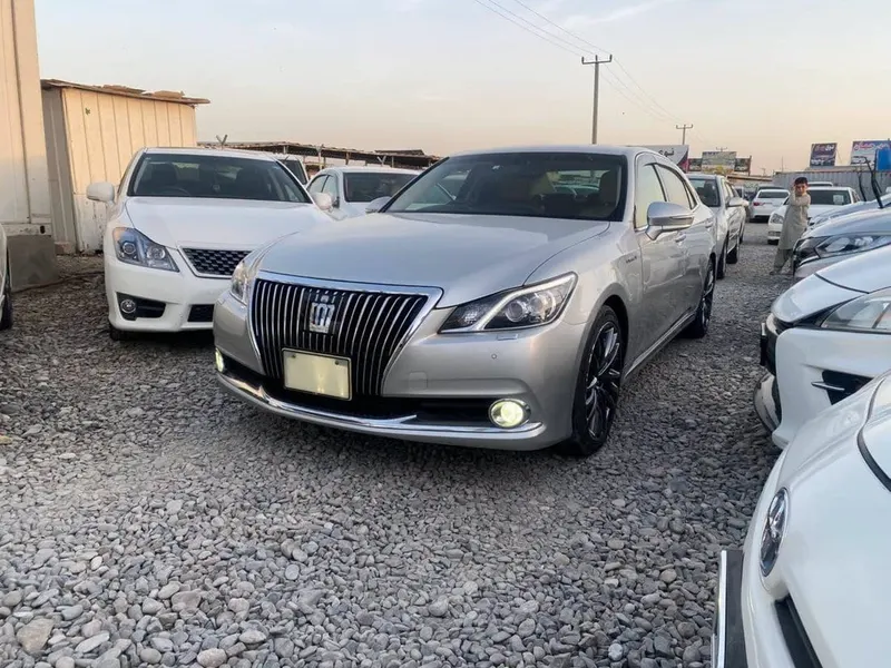 Toyota Crown Majesta Hybrid 2016, 3500 cc, Silver, Right-Hand Drive (2)