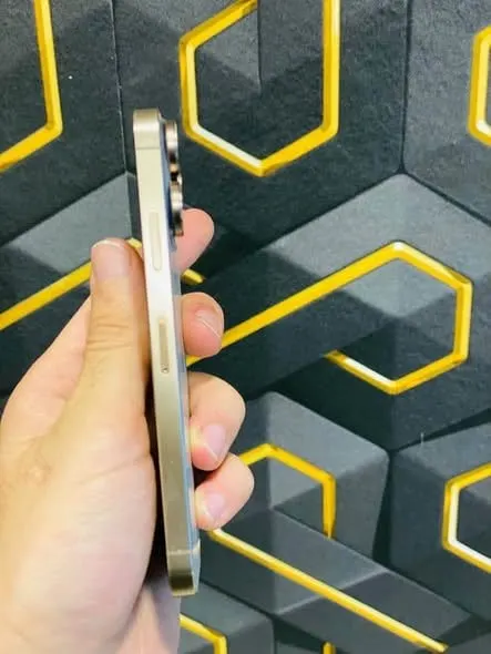 iPhone XS 64GB, converted to 16 Pro style body (2)