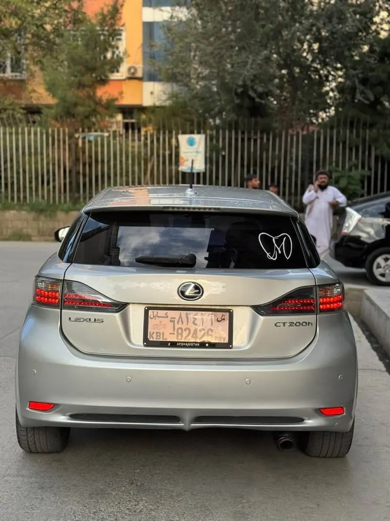 Lexus CT200h 2012, hybrid, 1.8cc (3)