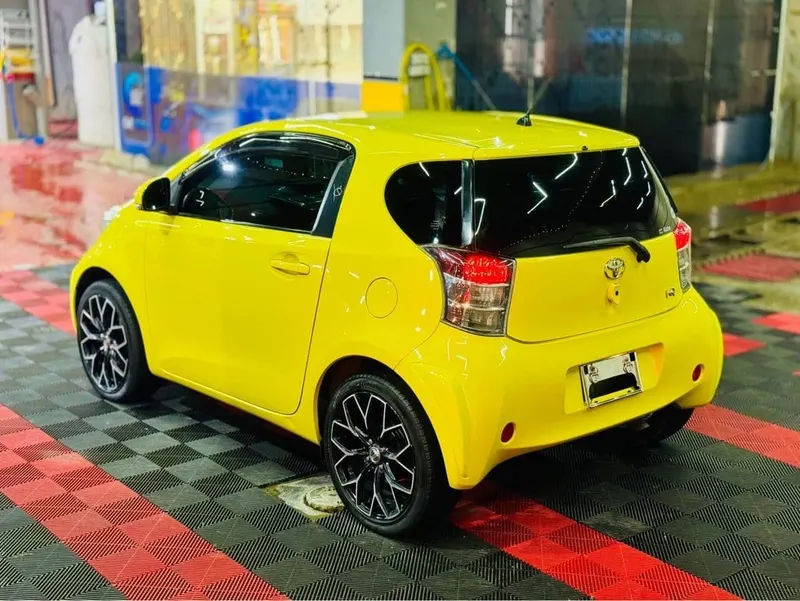 Toyota iQ 2010, 4-Cylinder, Yellow (2)