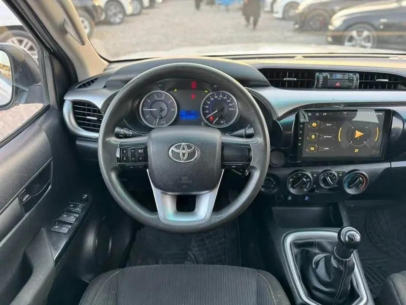 Toyota Hilux Vigo 2018 4-cylinder Diesel, Left-hand Drive (4)