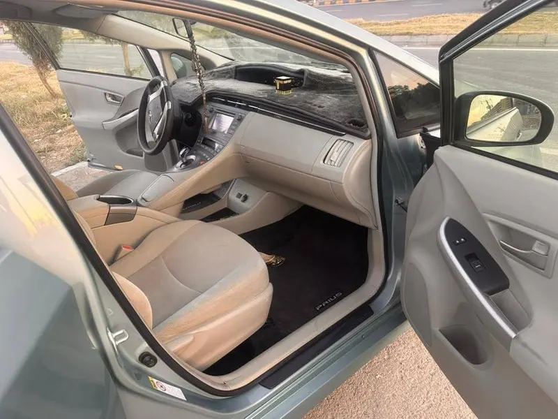 Toyota Prius Hybrid 2014، نووارد، یک مالک (5)