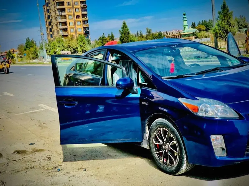 Toyota Prius 2012, full option, clean documents (5)