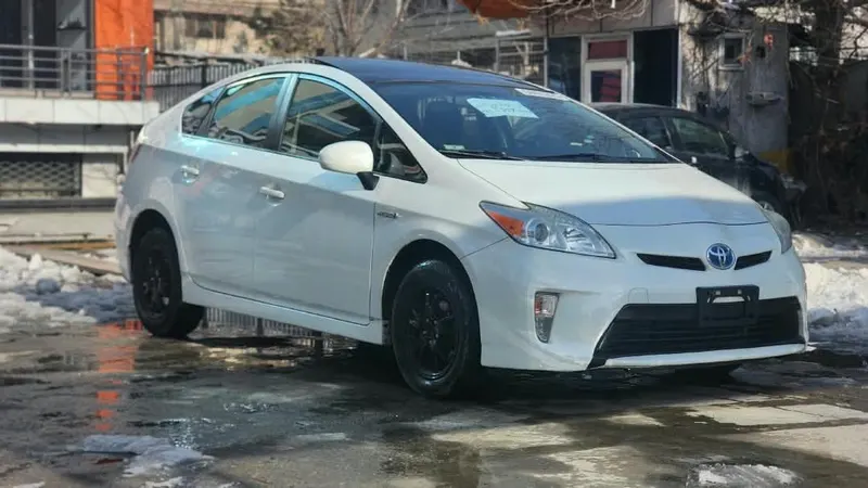Toyota Prius 2014, White, Hybrid, Sunroof (2)