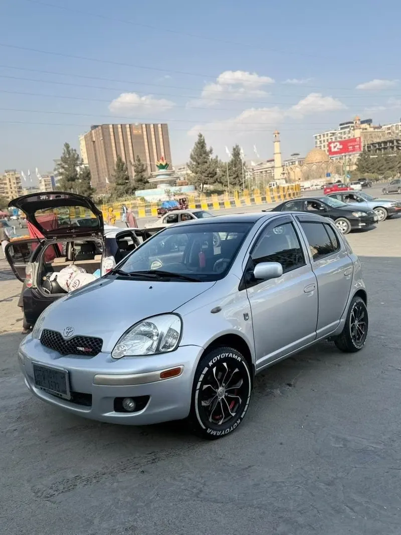 Toyota Vitz 2004, Silver, Automatic (2)