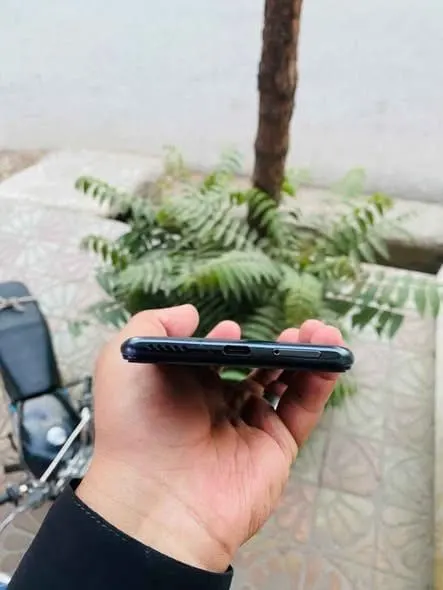 POCO 5G 128GB/8GB Phone, Like New (3)