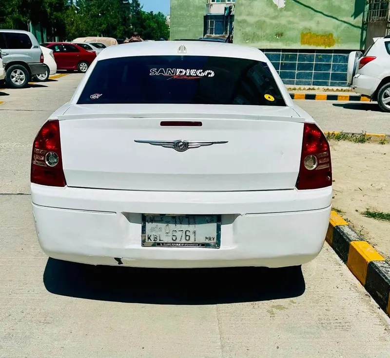 Chrysler 300 2009 V6 White (2)