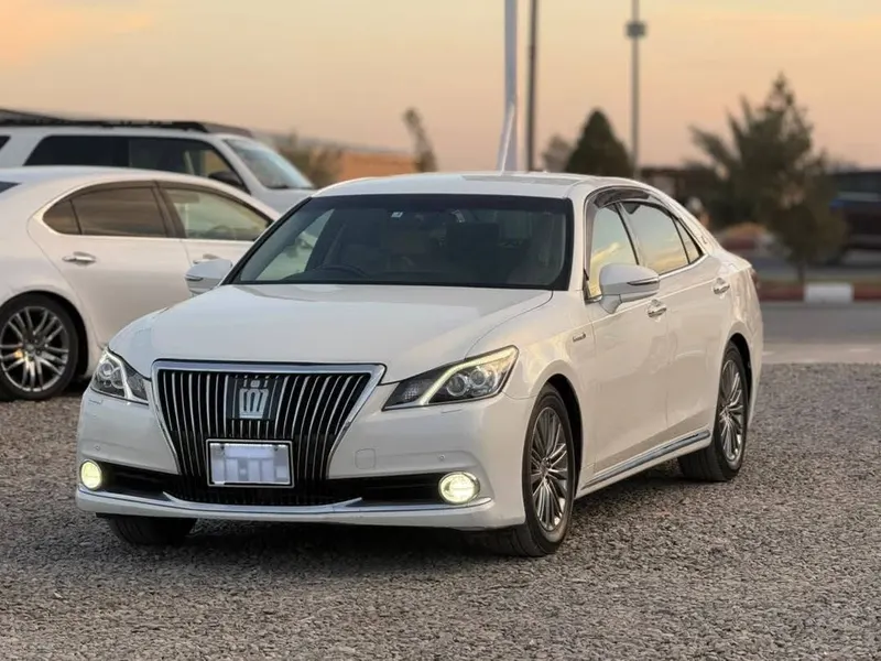 Toyota Crown Majesta 2014 Hybrid White (3)