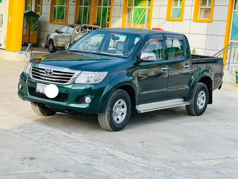 Toyota Hilux 2006, 2012 chassis, green, petrol, no accident (1)