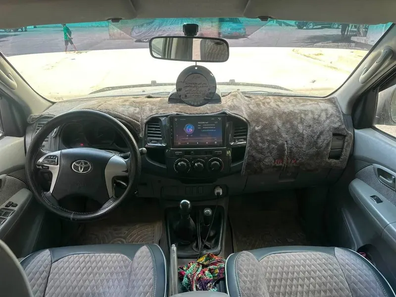 Toyota Hilux 2007 White Diesel (5)
